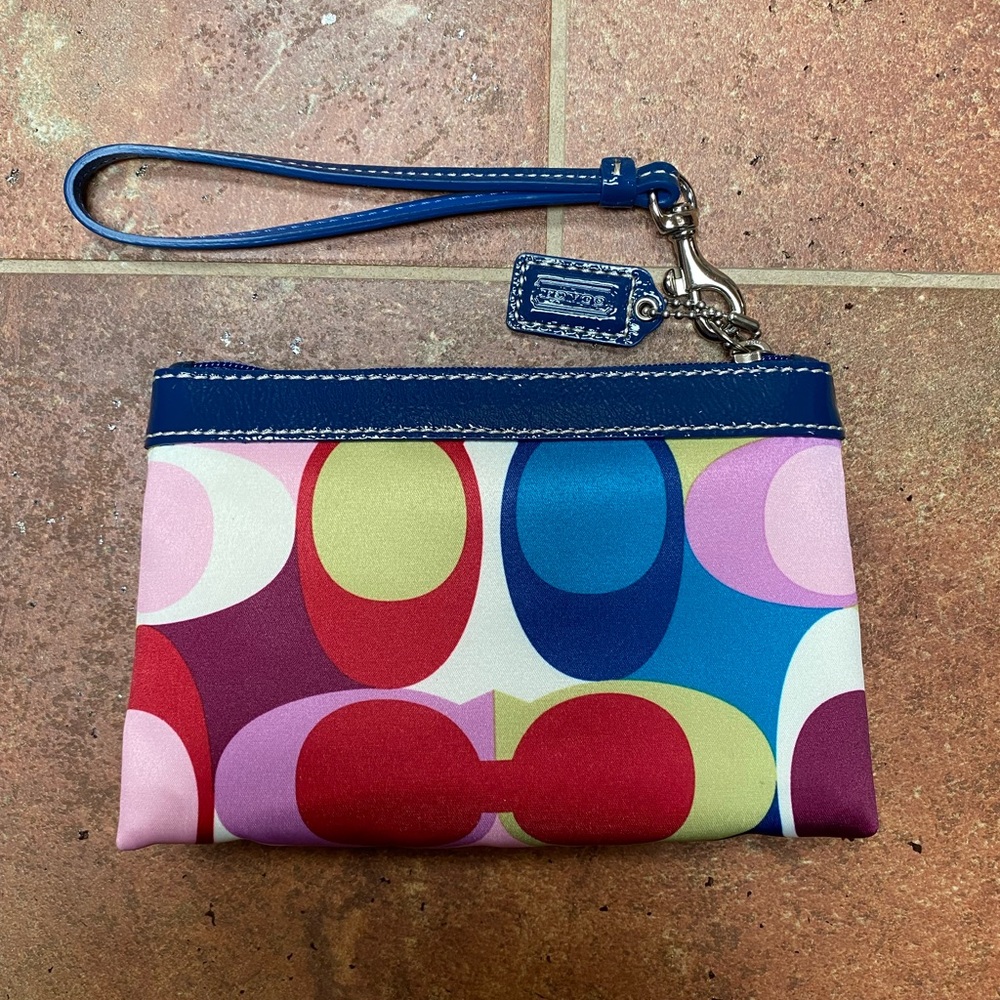 Coach Sateen Scarf Print Wristlet - Picture 2 of 3